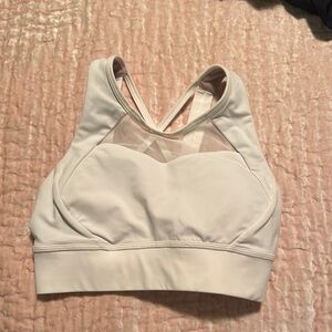 Lululemon White Sports Bra with Stretchy Material and Scoop Neckline